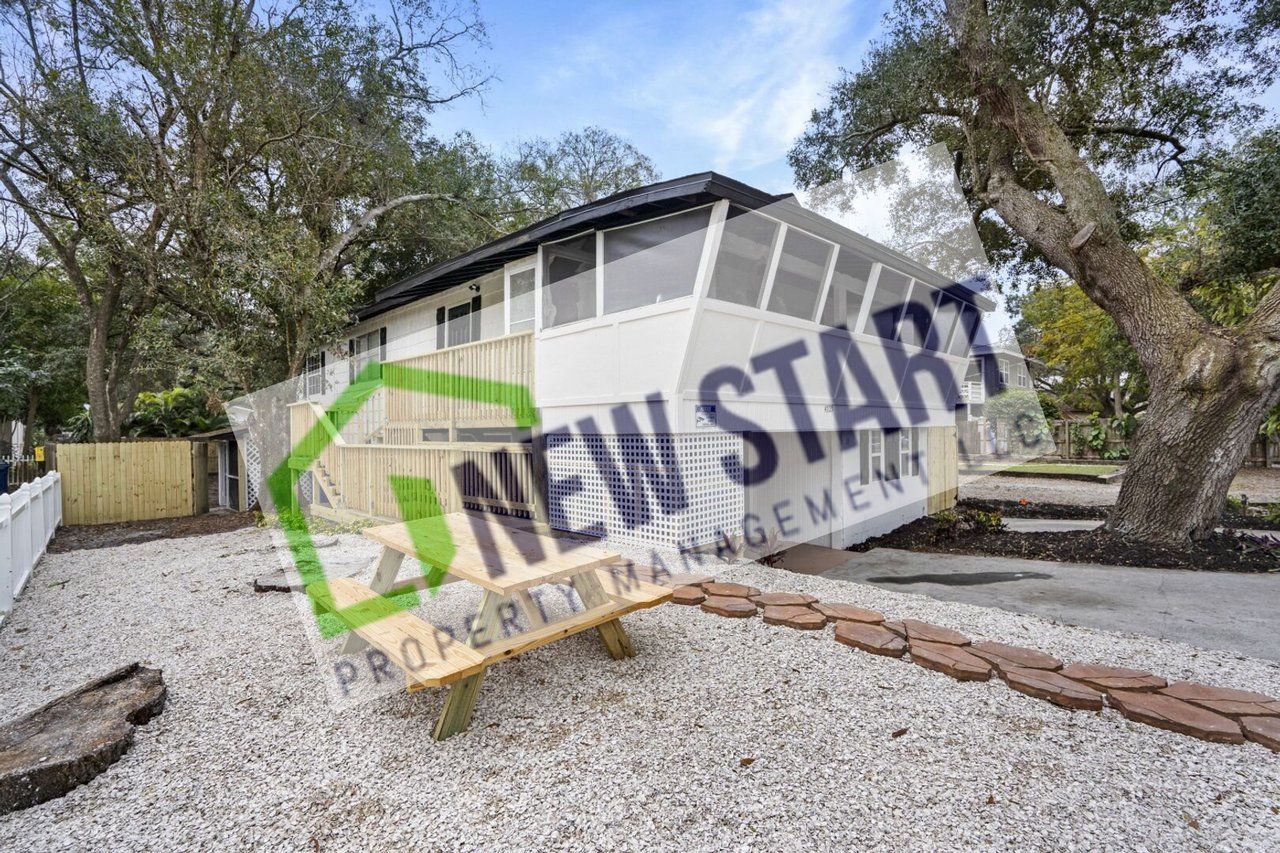 4705 Hollingsworth Ave - Upper Unit A 3 bed 2 bath Sarasota, FL 34233