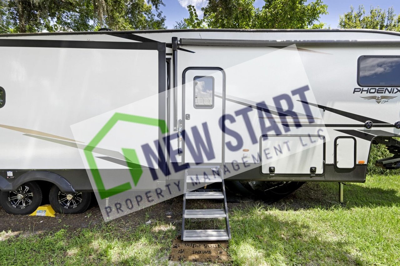 305 Linden Dr - 5th Wheel Ellenton, FL 34222