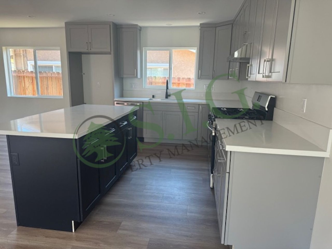10003 Foothill Blvd Lake View Terrace, CA 91342