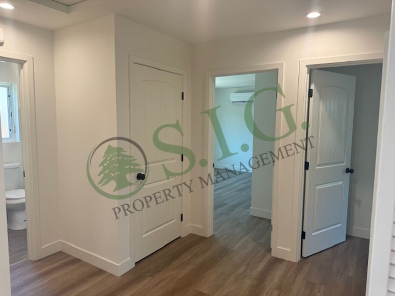 10003 Foothill Blvd Lake View Terrace, CA 91342