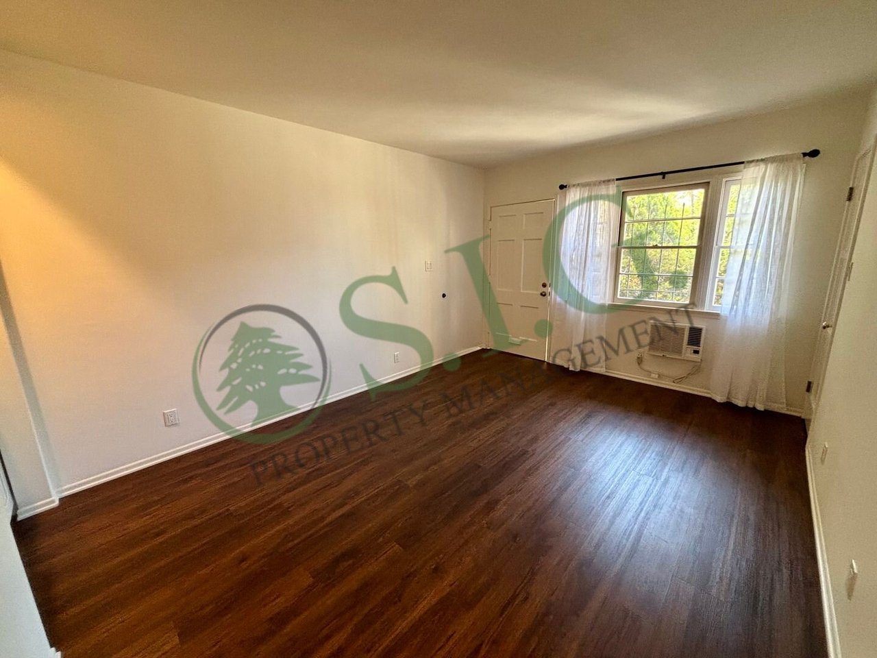 4371 Sunset Dr Los Angeles, CA 90027