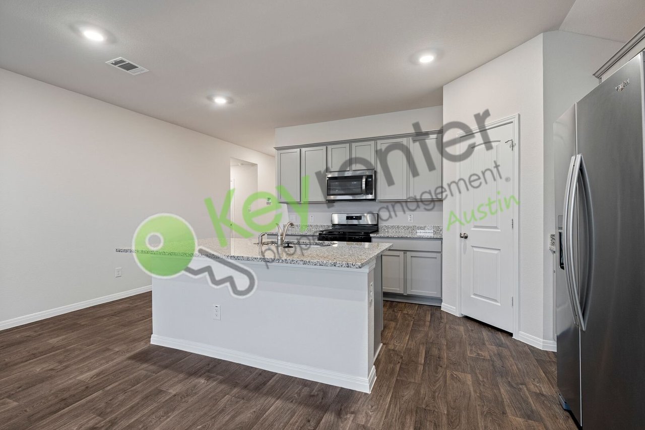 176 Texas Palmetto Cir Kyle, TX 78640