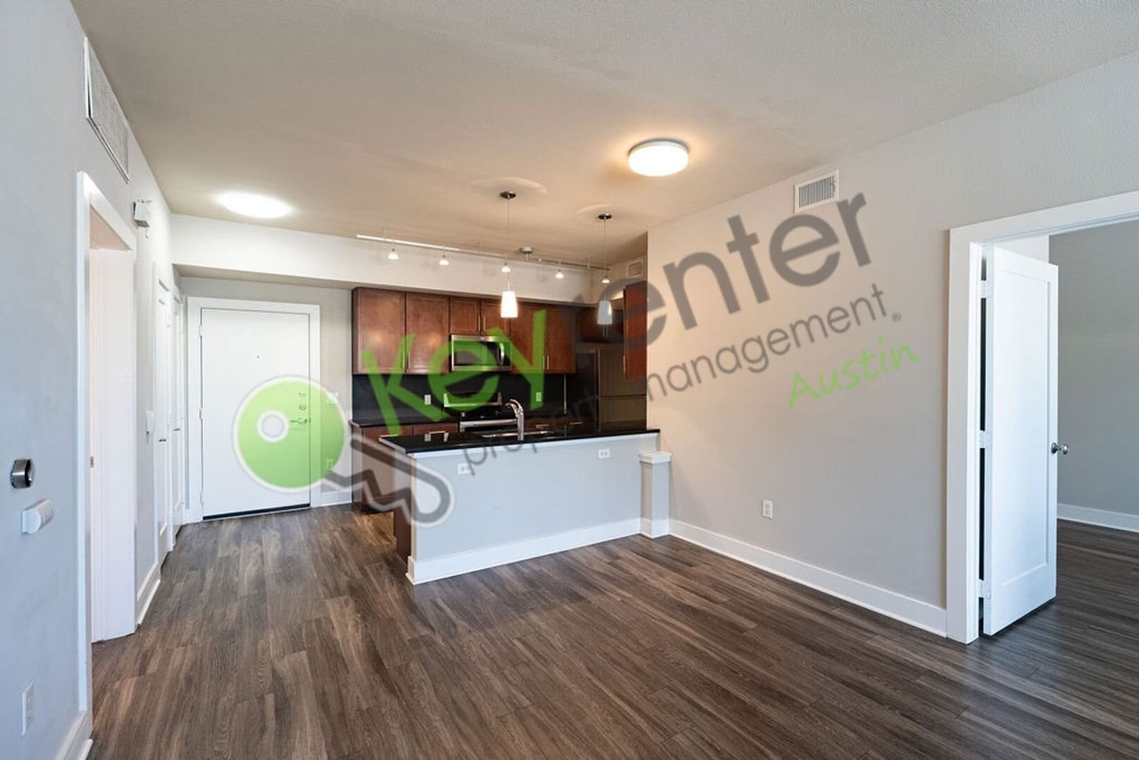 3016 Guadalupe St. #208 Austin, TX 78705-2862