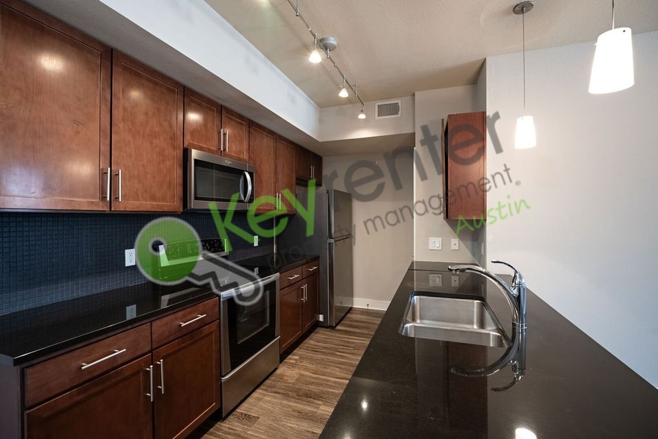 3016 Guadalupe St. #208 Austin, TX 78705-2862