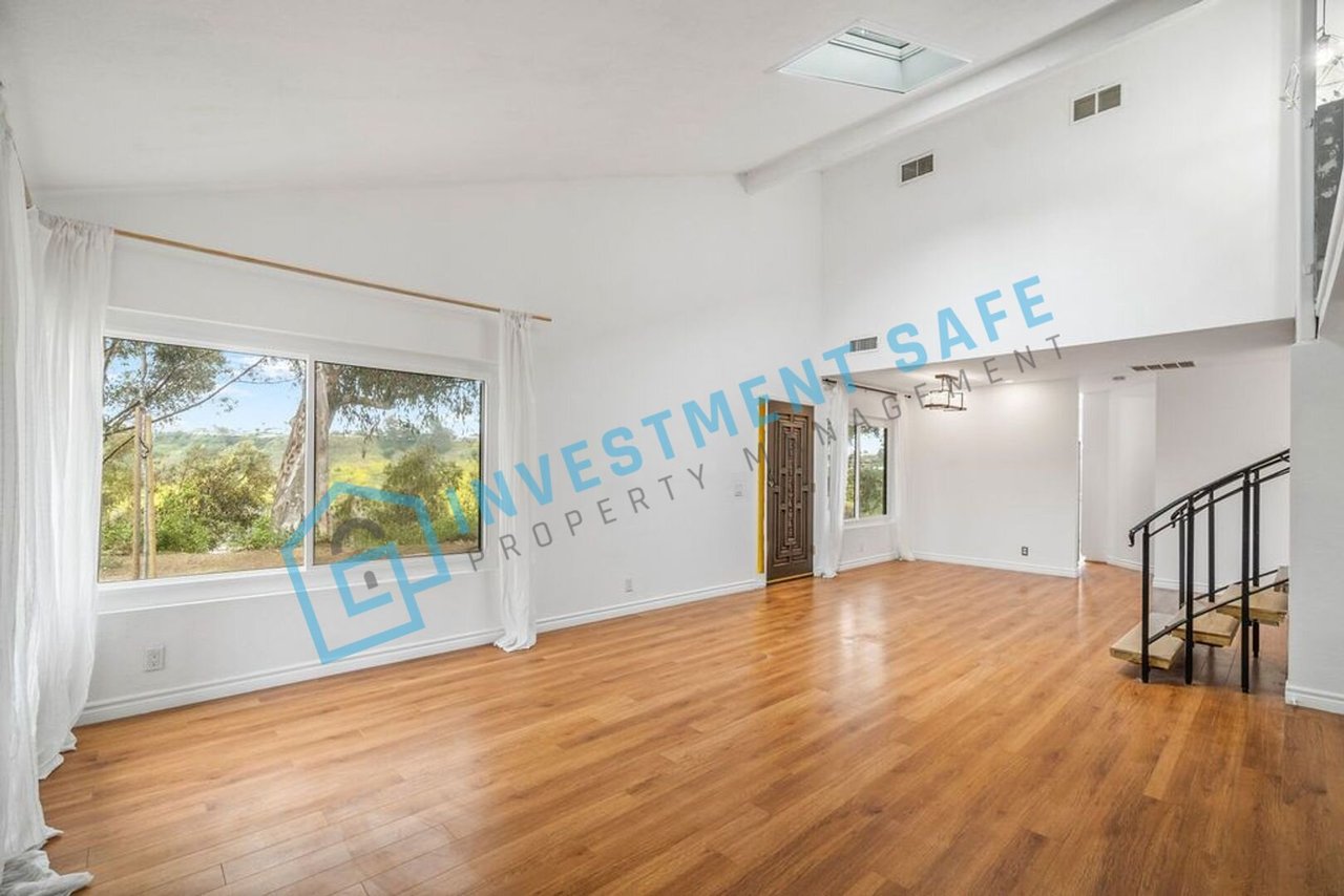 8077 Caminito Mallorca La Jolla, CA 92037