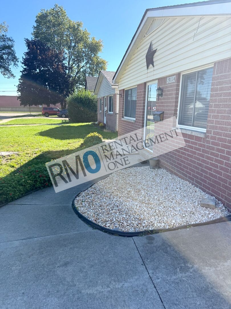 19114 Minnesota St Roseville, MI 48066
