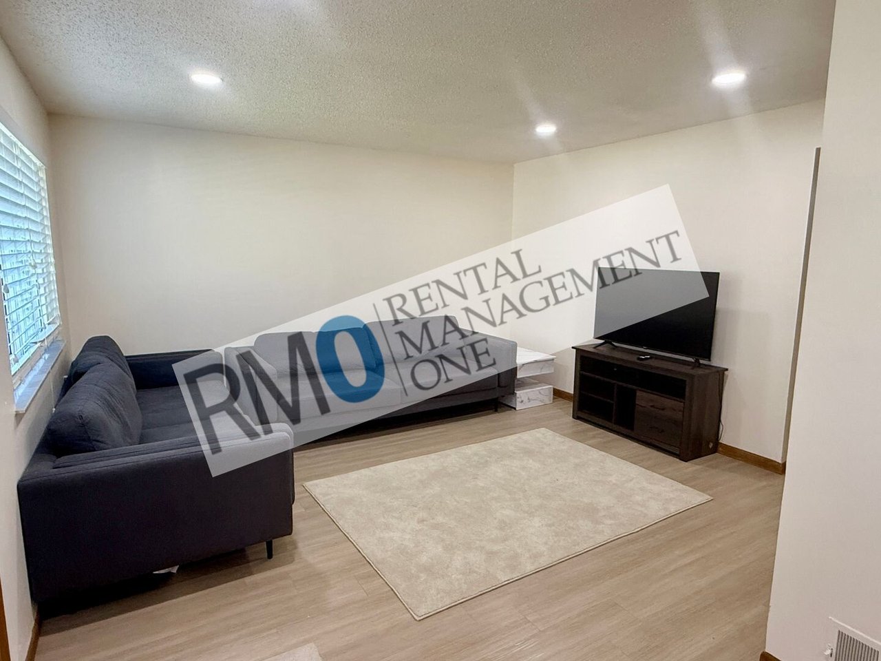 19114 Minnesota St Roseville, MI 48066