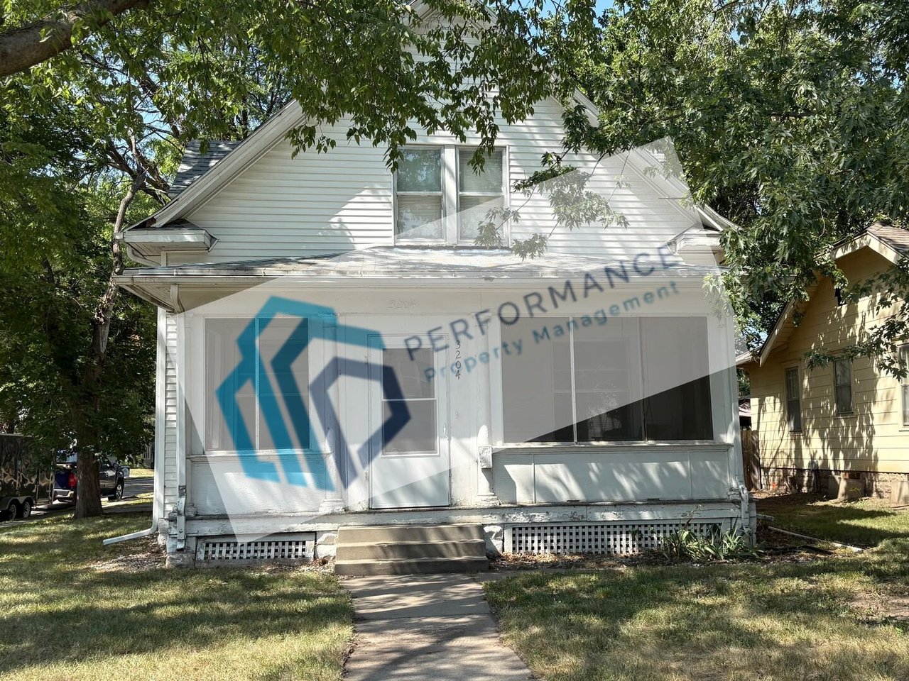 3204 Holdrege Street Lincoln, NE 68503
