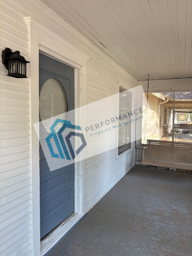 3204 Holdrege Street Lincoln, NE 68503
