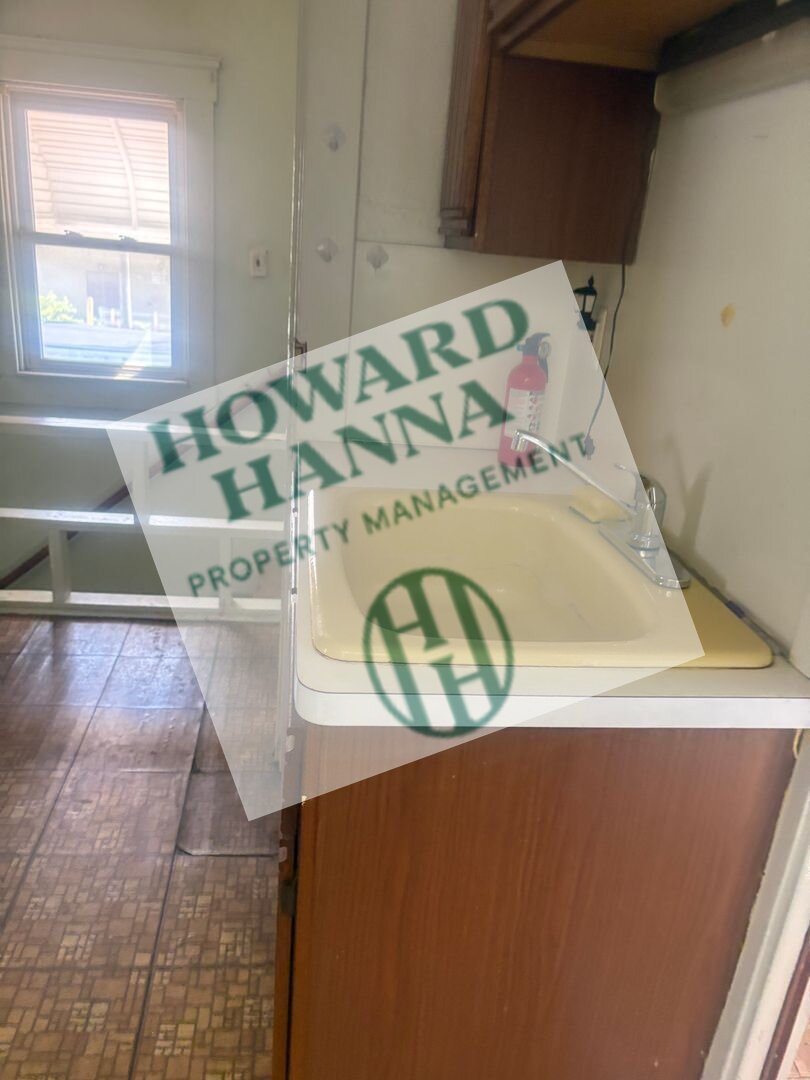 11414 Methyl Ave. - up Cleveland, OH 44120