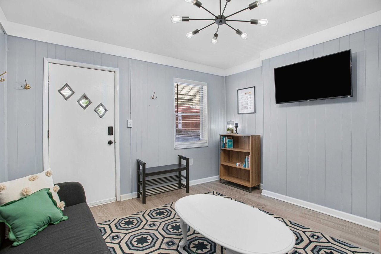 4047 Geneva St Pittsburgh, PA 15201