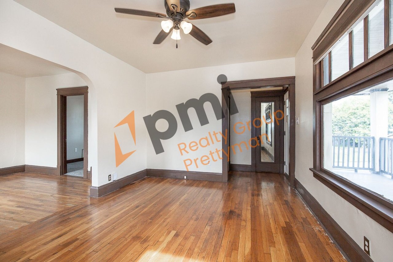 4522 Turney Rd - Up Unit Cleveland, OH 44105