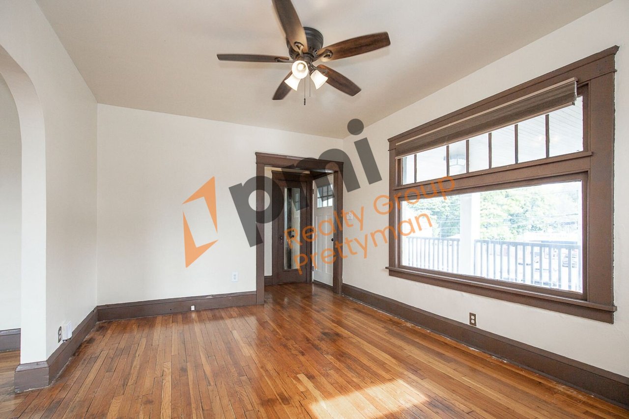4522 Turney Rd - Up Unit Cleveland, OH 44105