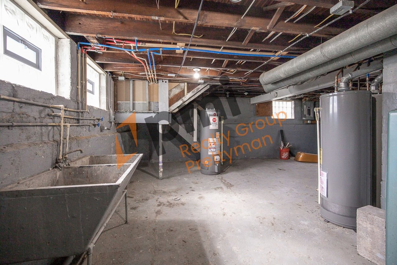 4522 Turney Rd - Down Unit Cleveland, OH 44105