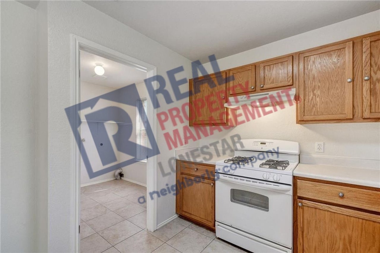 205 Spring Branch Loop Kyle, TX 78640