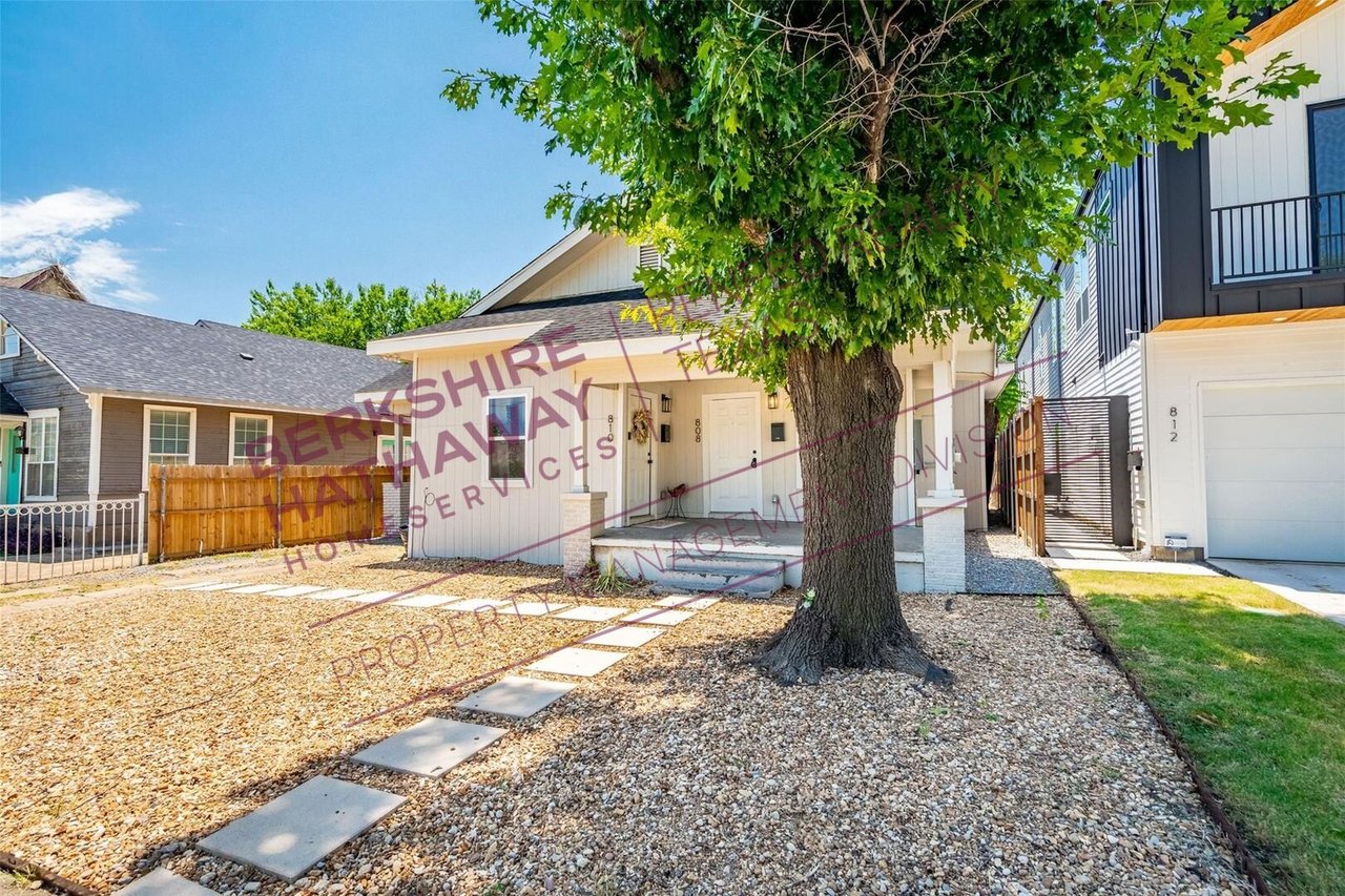 808 W 10th St Dallas, TX 75208