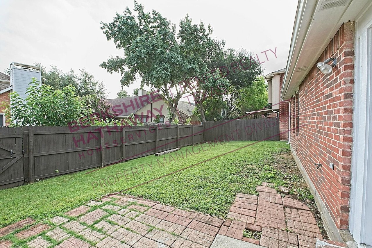1379 Honeysuckle Ln Lewisville, TX 75077