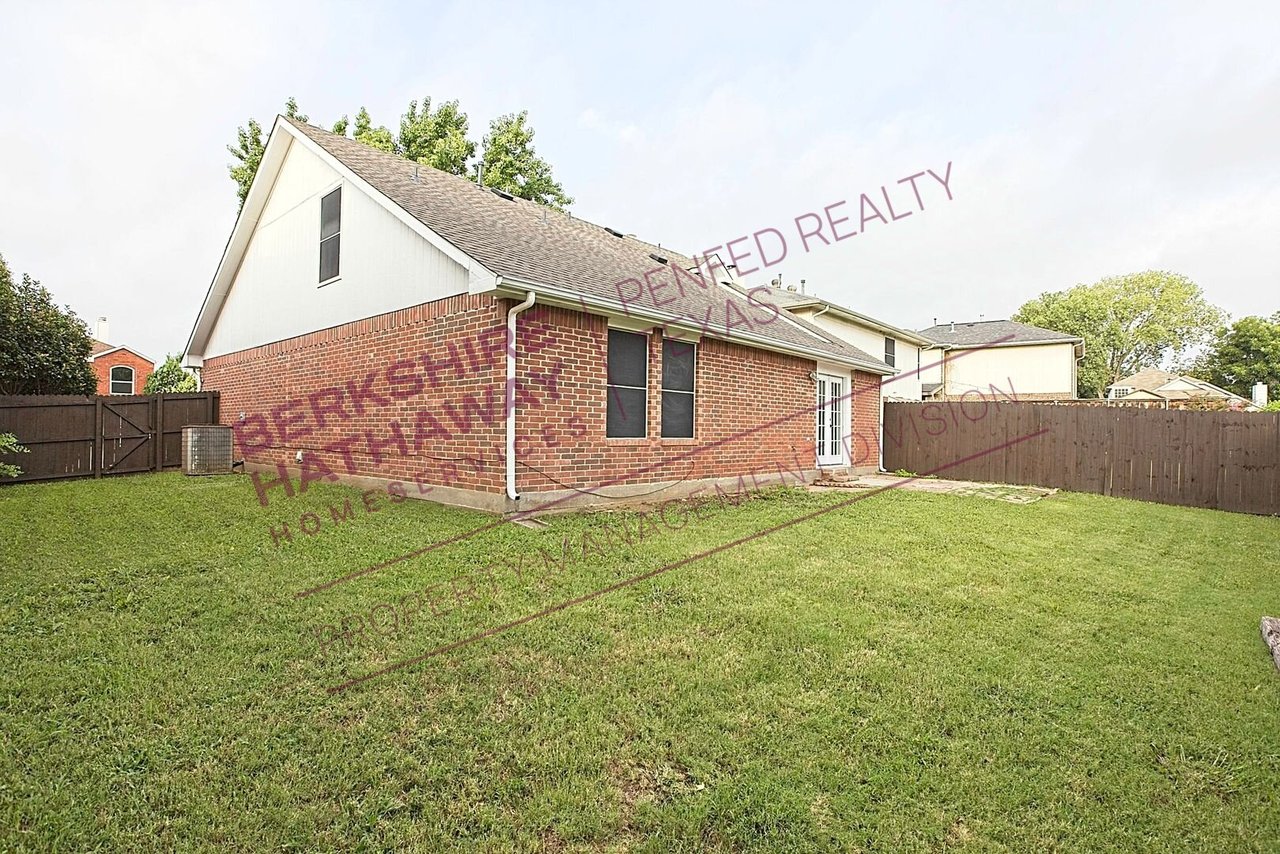 1379 Honeysuckle Ln Lewisville, TX 75077