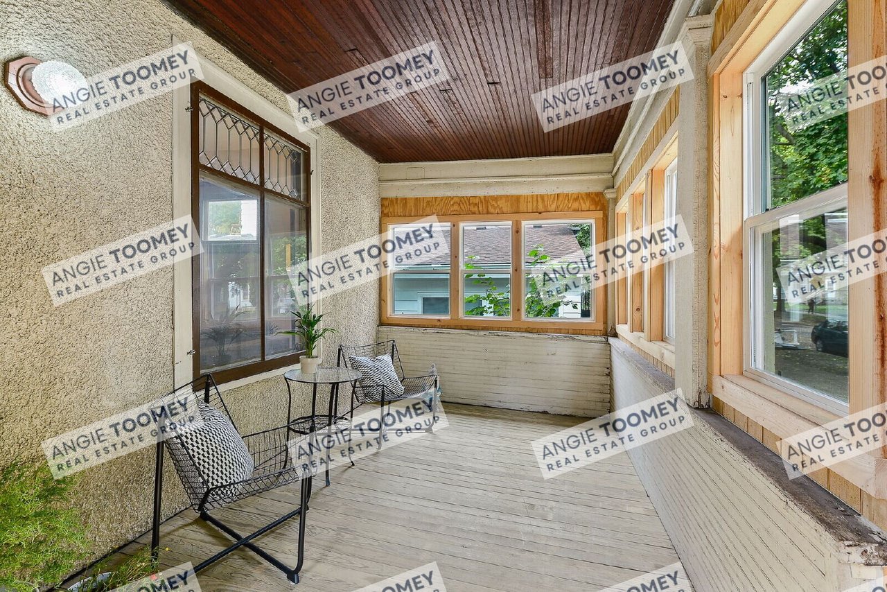 1033 15th Ave SE