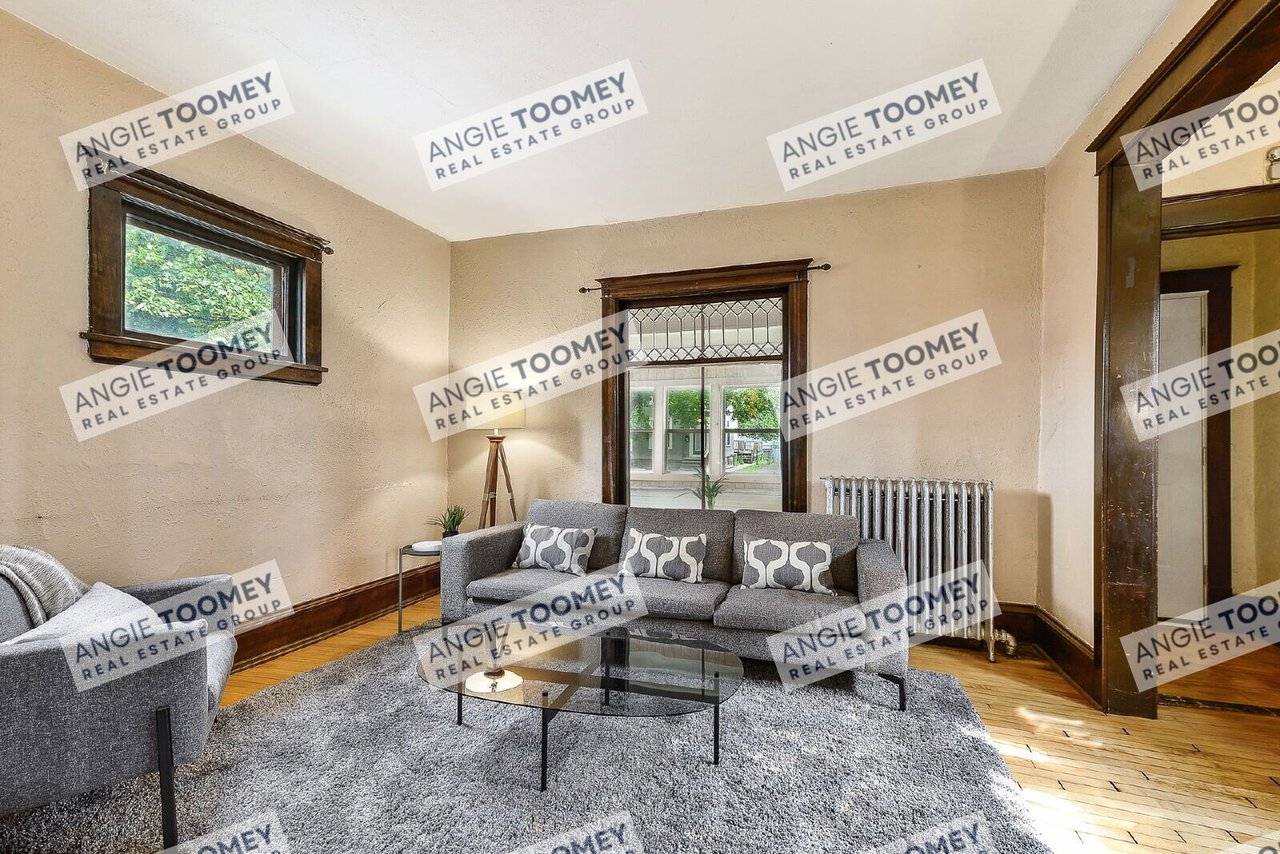 1033 15th Ave SE