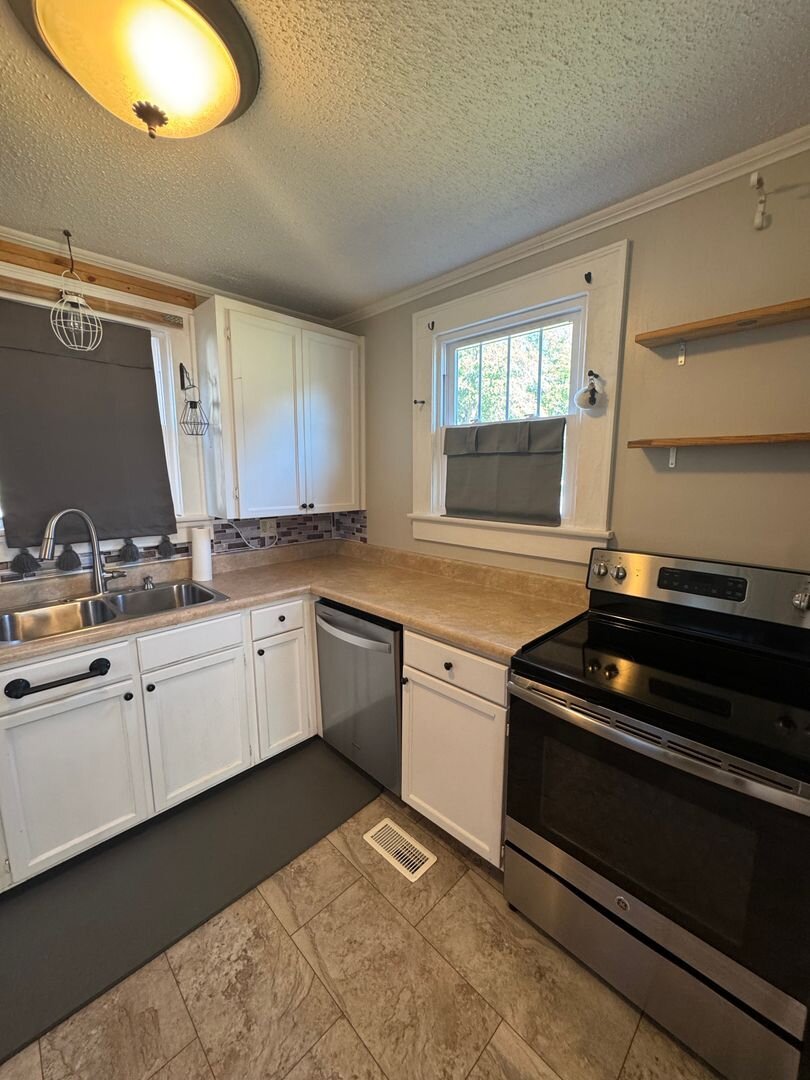 109 Connecticut Ave Greer, SC 29650