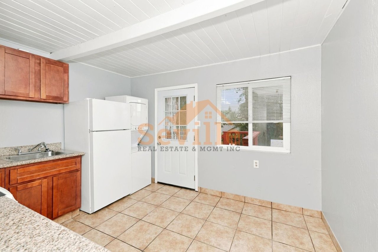 8 Deering Court Oakland, CA 94601