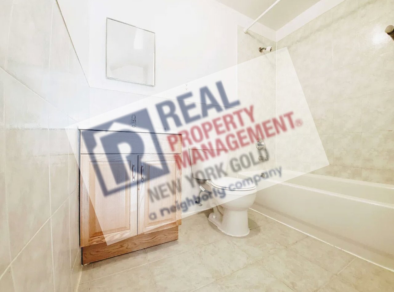 3941 Laconia Avenue - 3941 Laconia Avenue - Unit 3 Unit 3 Bronx, NY 10466
