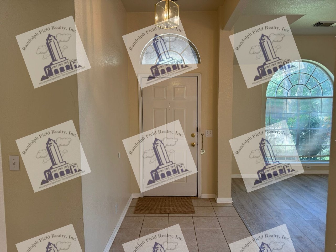 2520 CRESTED HEIGHTS SCHERTZ, TX 78154