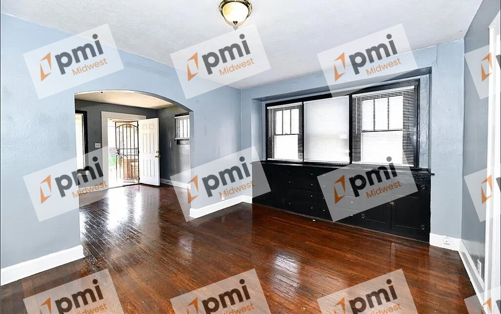810 N Bradley Ave