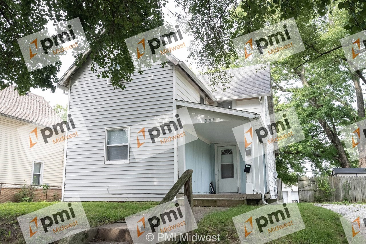 831 S Webster St