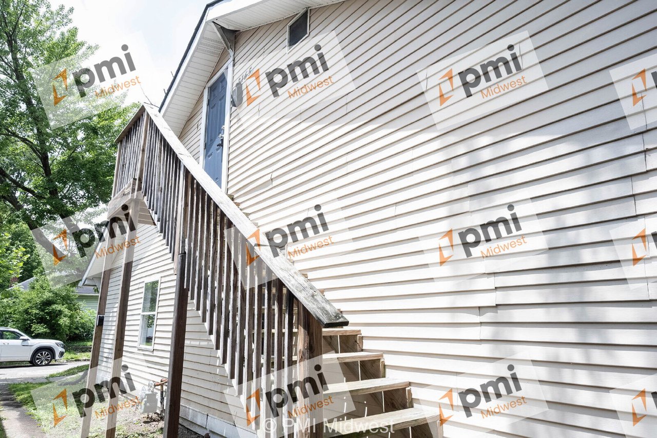 3165 Station St Unit B