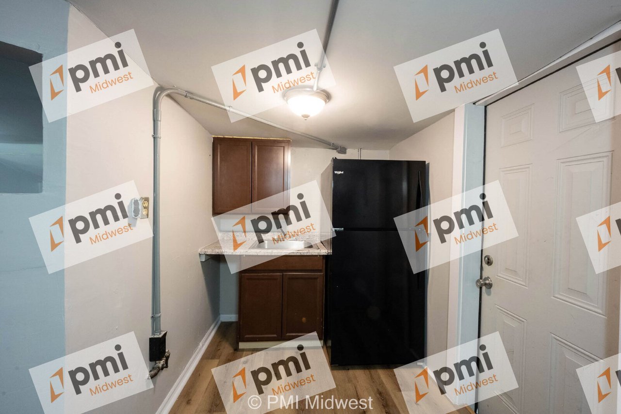 3165 Station St Unit B