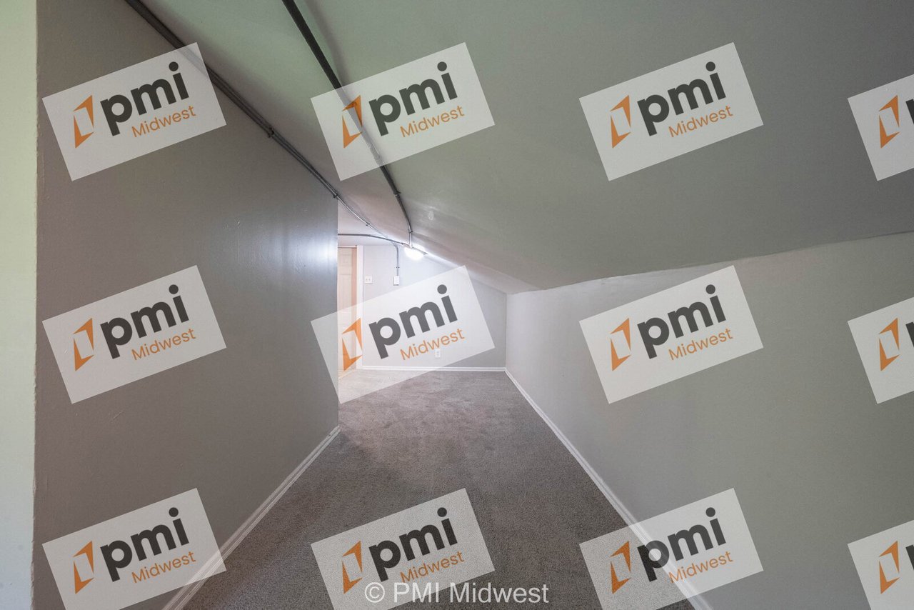 3165 Station St Unit B