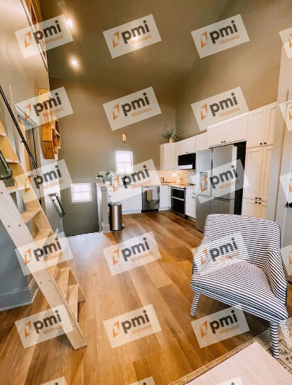 Unit W (Carriage House)
