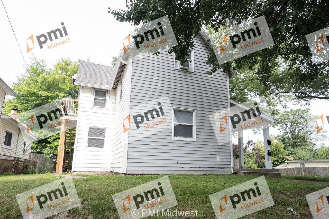 831.5 S Webster St