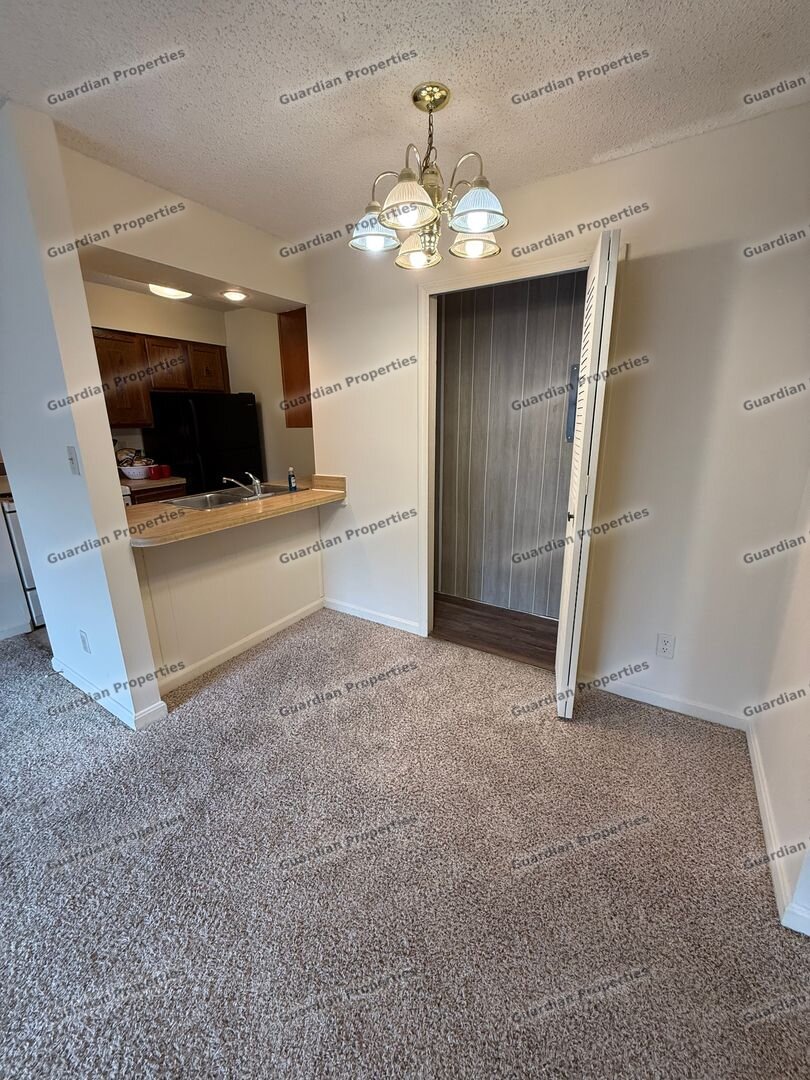 4976 Lakeside Court Evansville, IN 47712